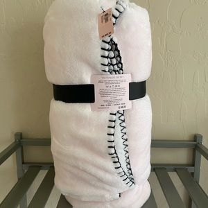 Victoria's Secret Other - Brand New Victoria’s Secret Blanket Victoria's Secret Other - Brand New Victoria’s Secret Blanket